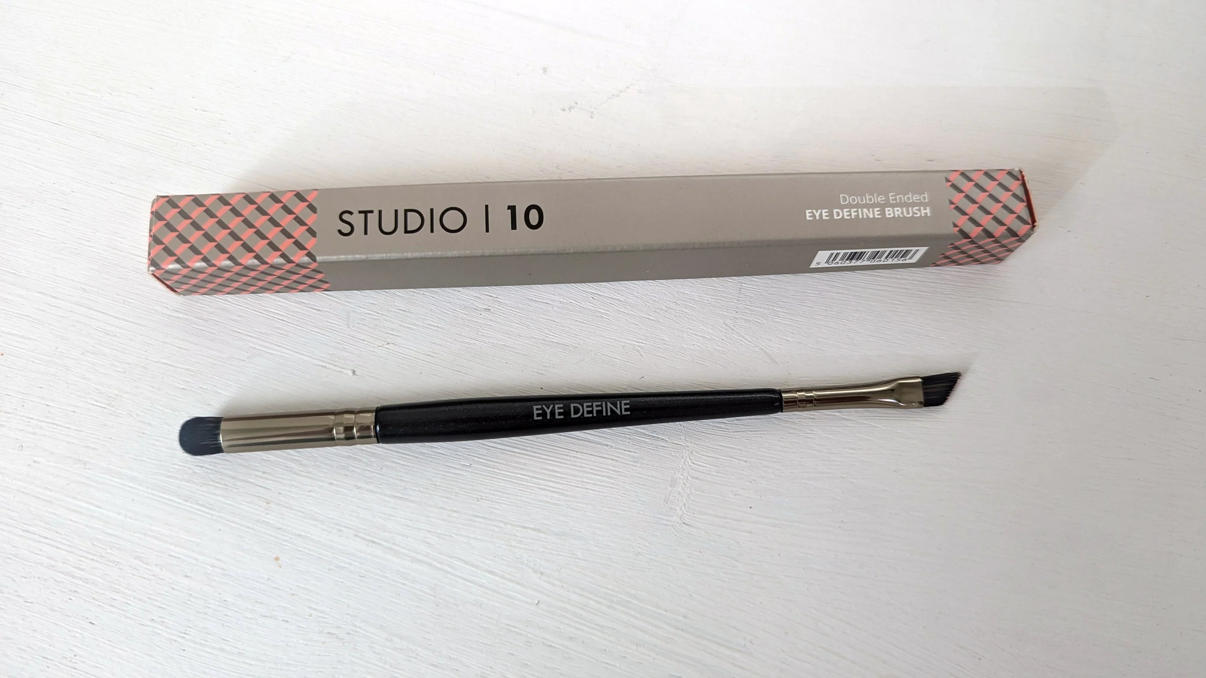 Studio 10 Double Ended Vegan Eye Define Eyeshadow Brush - A Beautiful Life Ltd