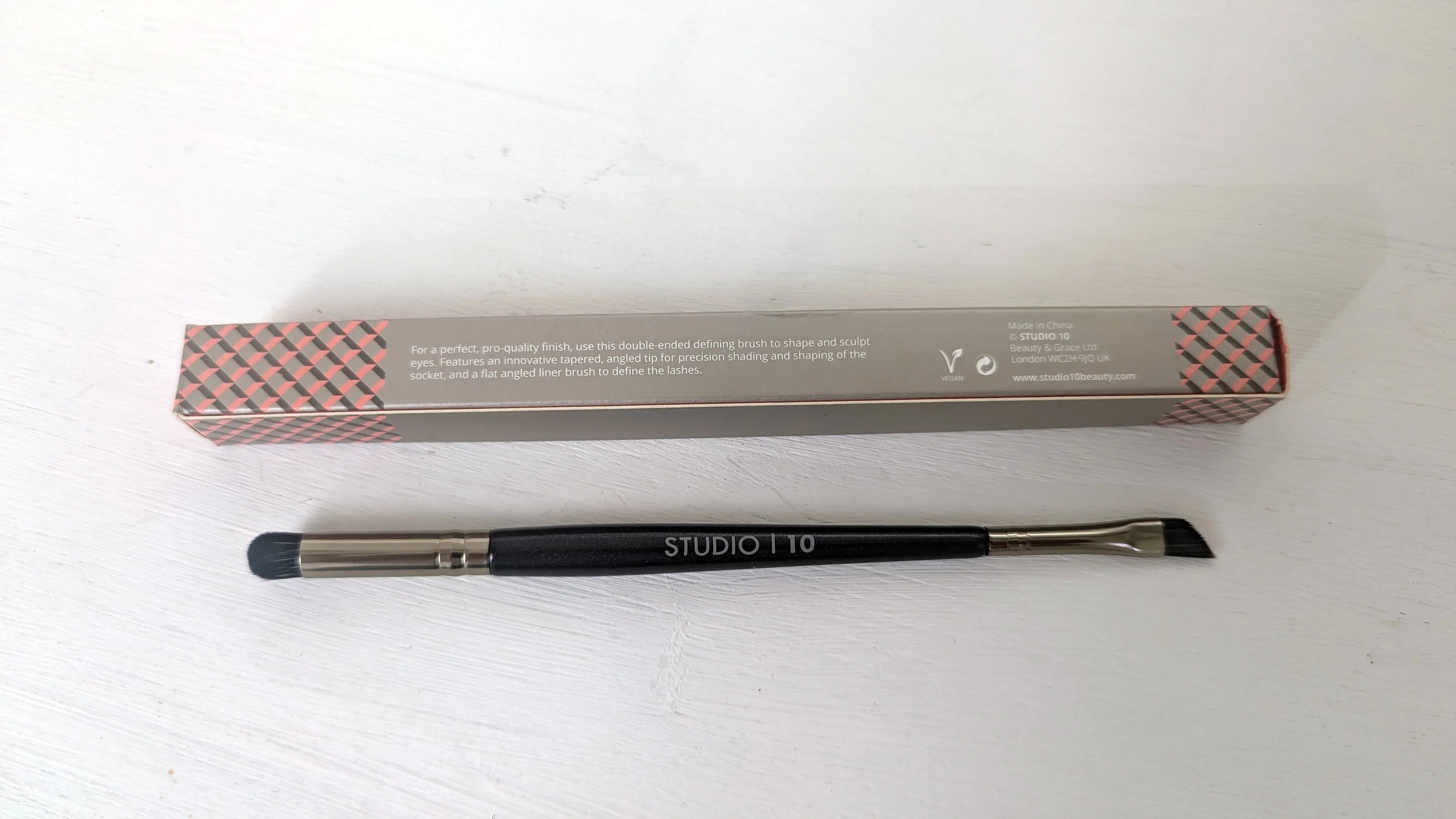 Studio 10 Double Ended Vegan Eye Define Eyeshadow Brush - A Beautiful Life Ltd