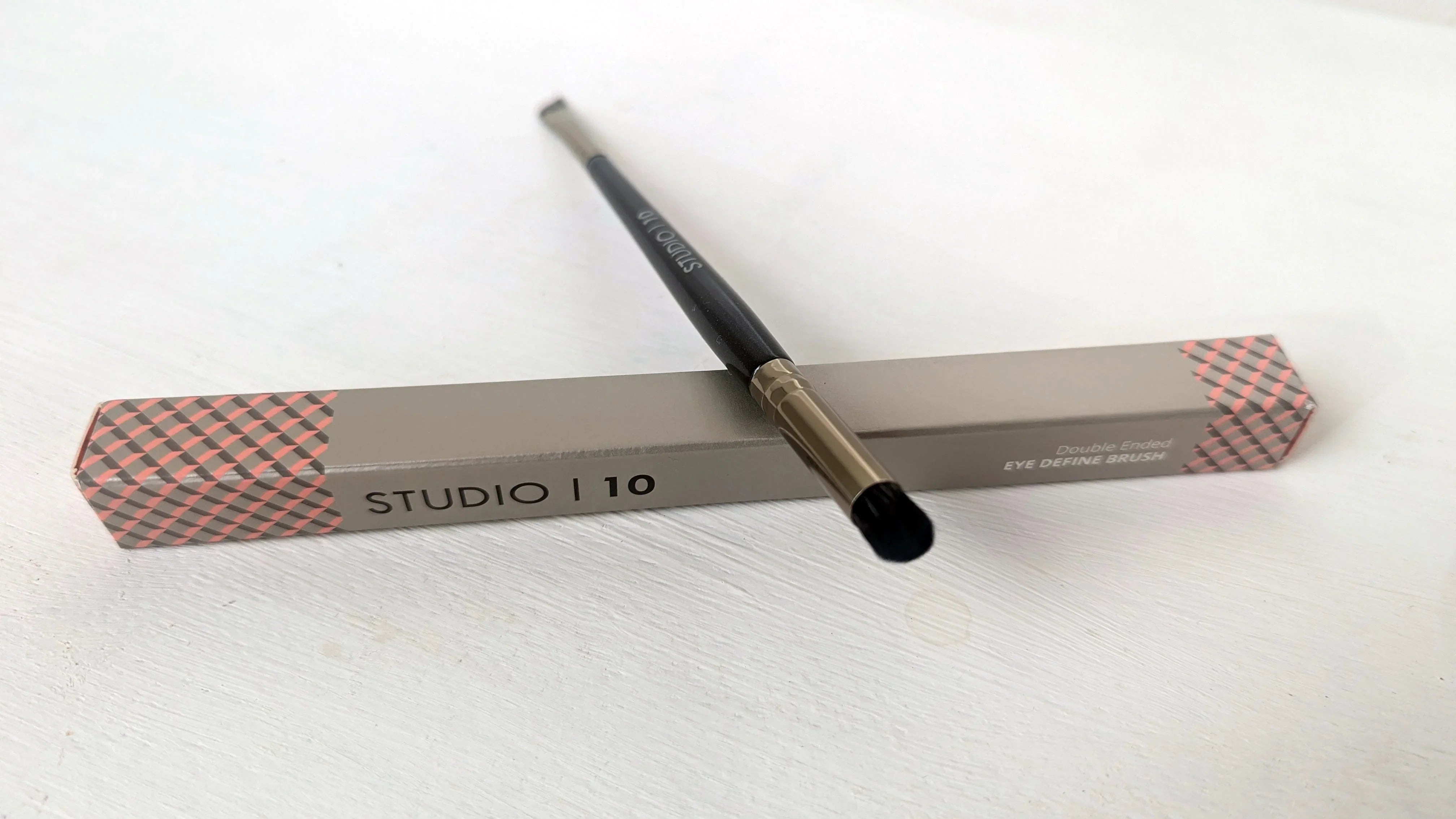 Studio 10 Double Ended Vegan Eye Define Eyeshadow Brush - A Beautiful Life Ltd